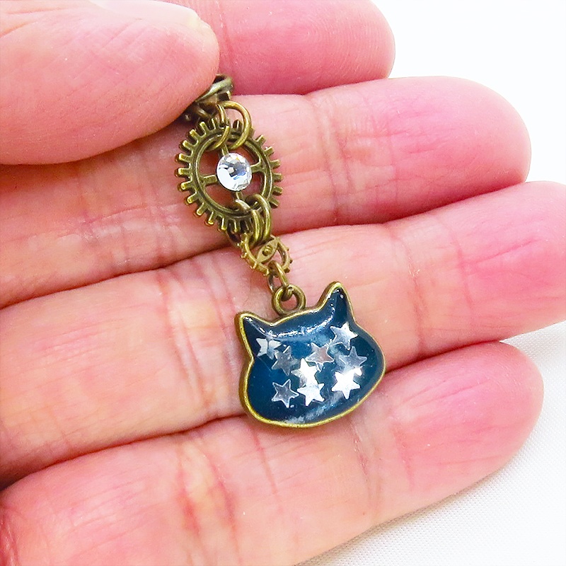 マスク・スマホチャーム ブルーキャットスター 青い猫フェイスに星を散りばめたチャーム アンティークゴールド 歯車 金具変更可