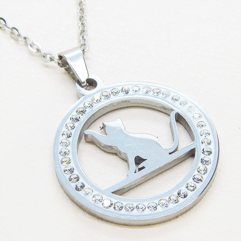 ステンレス 猫とラインストーンサークルの大人可愛いペンダントネックレス アジャスター追加可