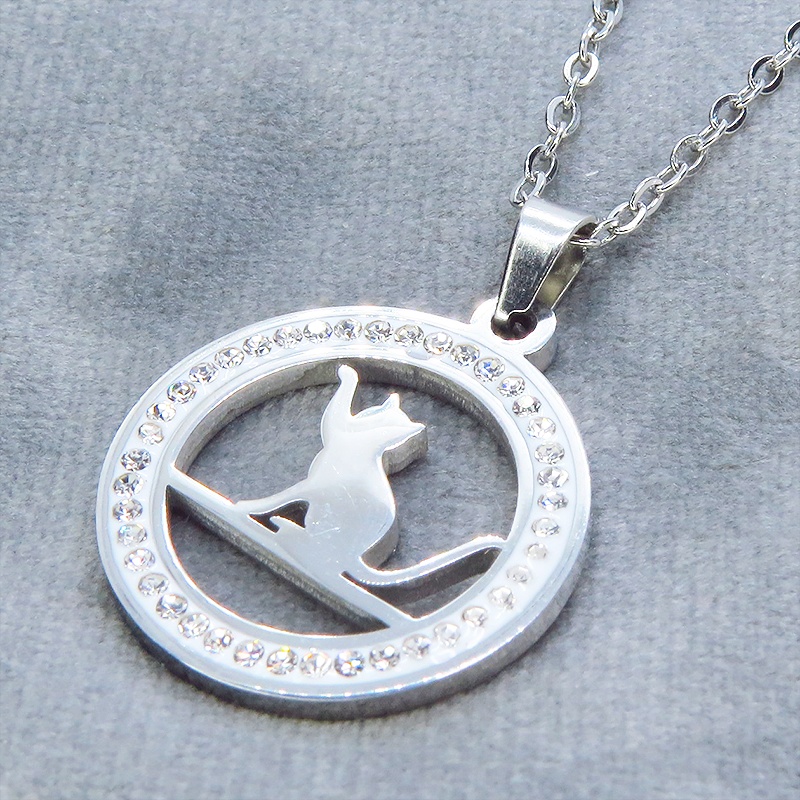 ステンレス 猫とラインストーンサークルの大人可愛いペンダントネックレス アジャスター追加可