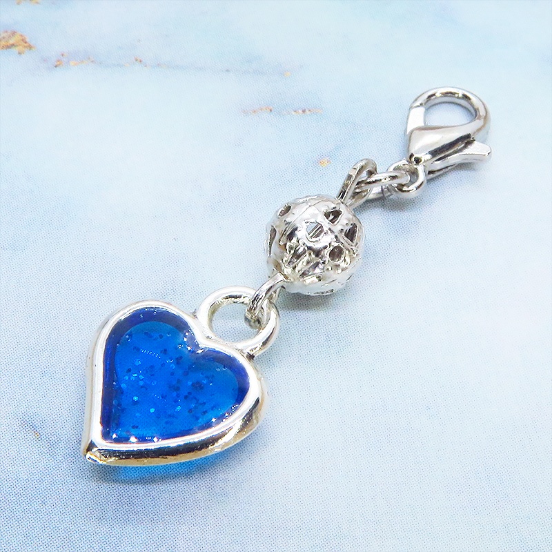 マスク・スマホチャーム マリンブルーハートとシルバーのメタルビーズを組み合わせた大人可愛いチャーム 金具変更可
