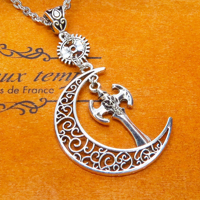 アンティークシルバー 剣(ソード)と三日月を組み合わせたペンダントネックレス 長さ調整可 アジャスター可