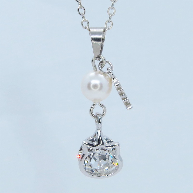 可愛い猫フレーム(シルバーカラー)のスワロフスキー(9色選択)とスワロパールのネックレス 魚のチャーム 長さ調整可