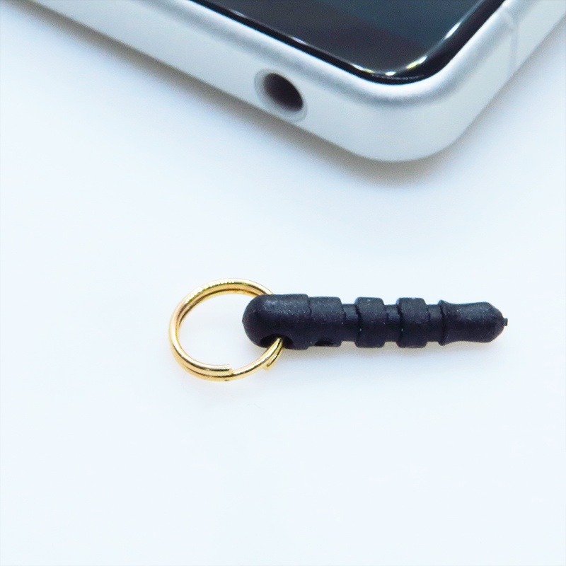 マスク・スマホチャーム マットゴールド 三日月でくつろぐ猫 シルエットモチーフのチャーム 金具変更可