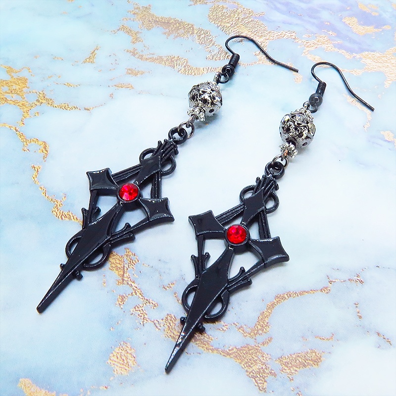 ブラックカラーに輝くゴシック調十字架(クロス)ピアス ロザリオ パンク ロック メタル ブラック