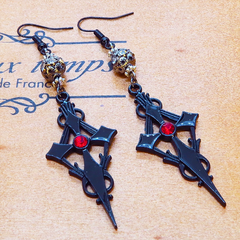 ブラックカラーに輝くゴシック調十字架(クロス)ピアス ロザリオ パンク ロック メタル ブラック