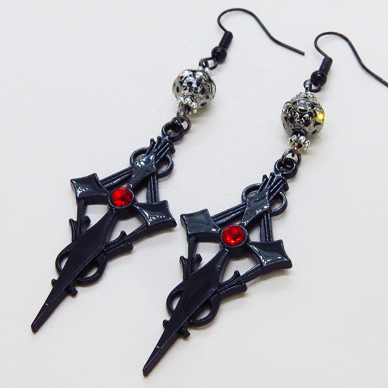 ブラックカラーに輝くゴシック調十字架(クロス)ピアス ロザリオ パンク ロック メタル ブラック