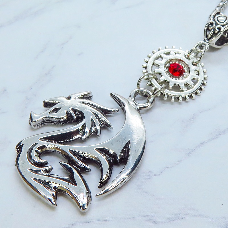 フライングドラゴン 龍のシルエットモチーフと歯車を組合せたネックレス ステンレスチェーン50cm スワロフスキー