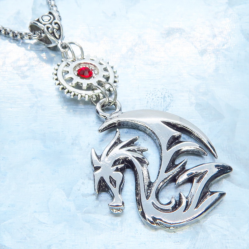 フライングドラゴン 龍のシルエットモチーフと歯車を組合せたネックレス ステンレスチェーン50cm スワロフスキー