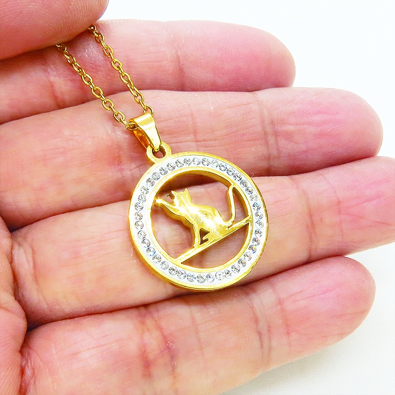 ゴールドカラー ステンレス 猫とラインストーンサークルの大人可愛いペンダントネックレス アジャスター追加可
