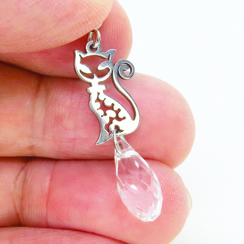 マスク・スマホチャーム シルバーカラー ステンレス製ダイカット猫モチーフとクリスタルガラスのチャーム 金具変更可 ジャックピン追加可