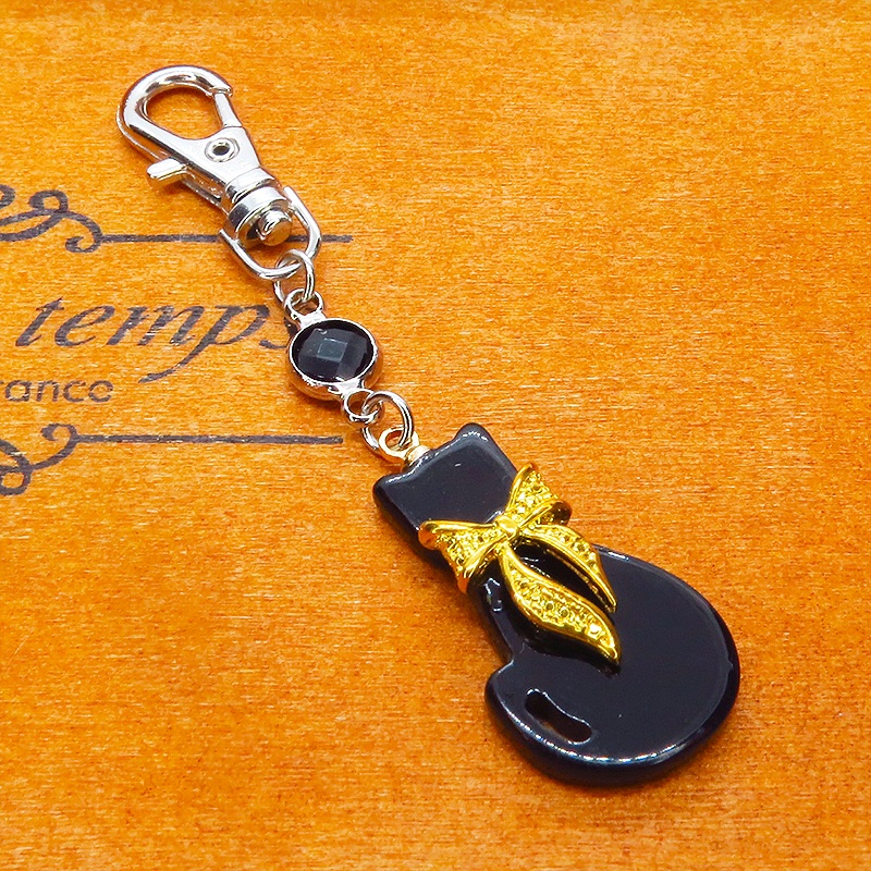 ゴールドカラーリボン付きの黒猫シルエットモチーフとラインストーンのキーホルダー 金具変更可