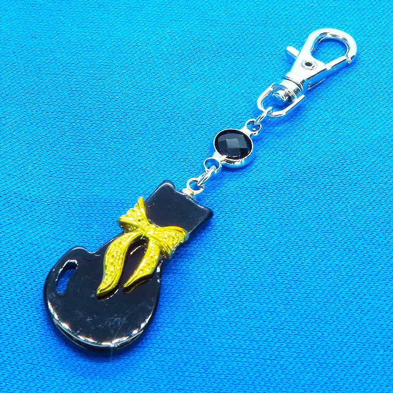 ゴールドカラーリボン付きの黒猫シルエットモチーフとラインストーンのキーホルダー 金具変更可