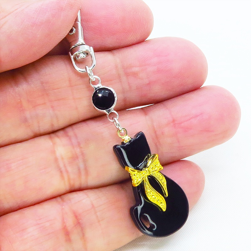 ゴールドカラーリボン付きの黒猫シルエットモチーフとラインストーンのキーホルダー 金具変更可