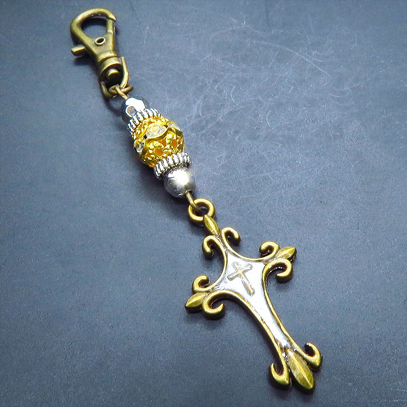 アンティークゴールド ゴシック調ロザリオ(十字架)とメタルビーズを組合せたキーホルダー レジン 金具変更可