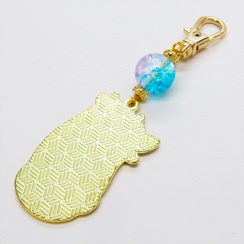 抱擁にゃんこ 白猫と黒猫が抱き合ってる可愛いチャームのキーホルダー アクアマリン・クリアのビーズ 金具変更可