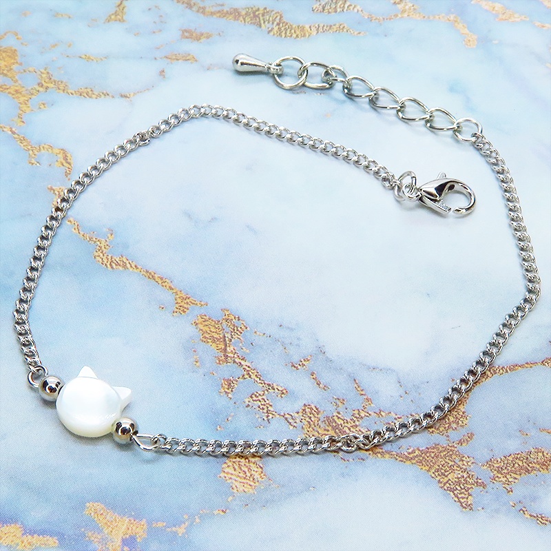 シルバーカラー 白蝶貝(シェル)の猫モチーフのブレスレット アジャスター付 マザーオブパール