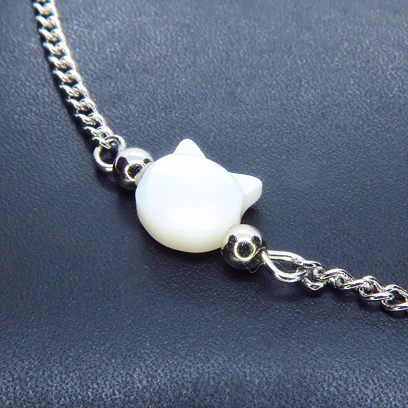 シルバーカラー 白蝶貝(シェル)の猫モチーフのブレスレット アジャスター付 マザーオブパール