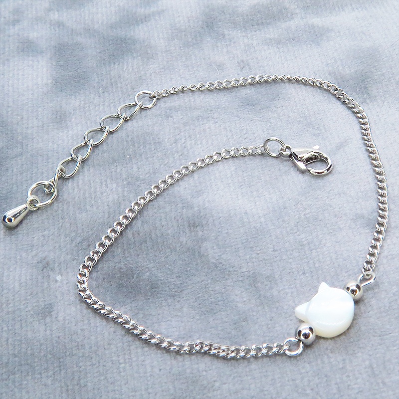 シルバーカラー 白蝶貝(シェル)の猫モチーフのブレスレット アジャスター付 マザーオブパール