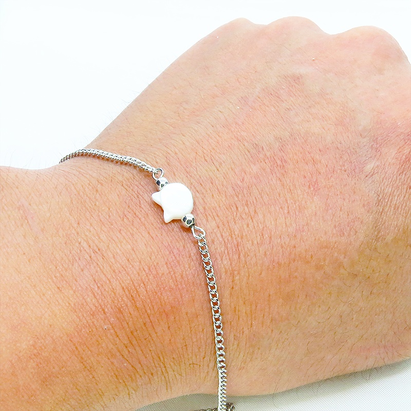 シルバーカラー 白蝶貝(シェル)の猫モチーフのブレスレット アジャスター付 マザーオブパール