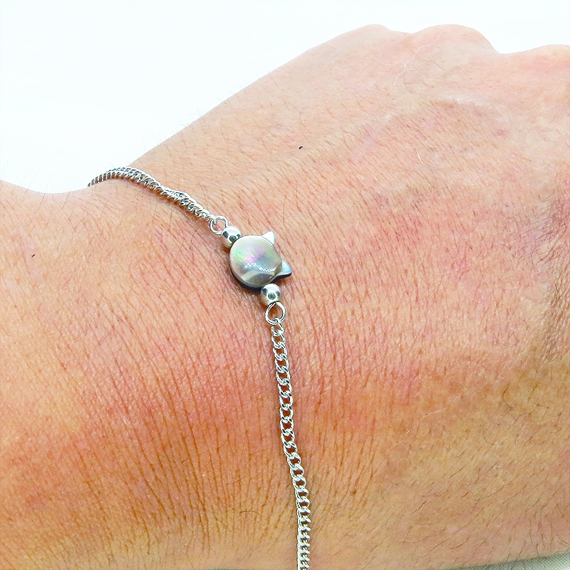 シルバーカラー 黒蝶貝(シェル)の猫モチーフのブレスレット アジャスター付 マザーオブパール