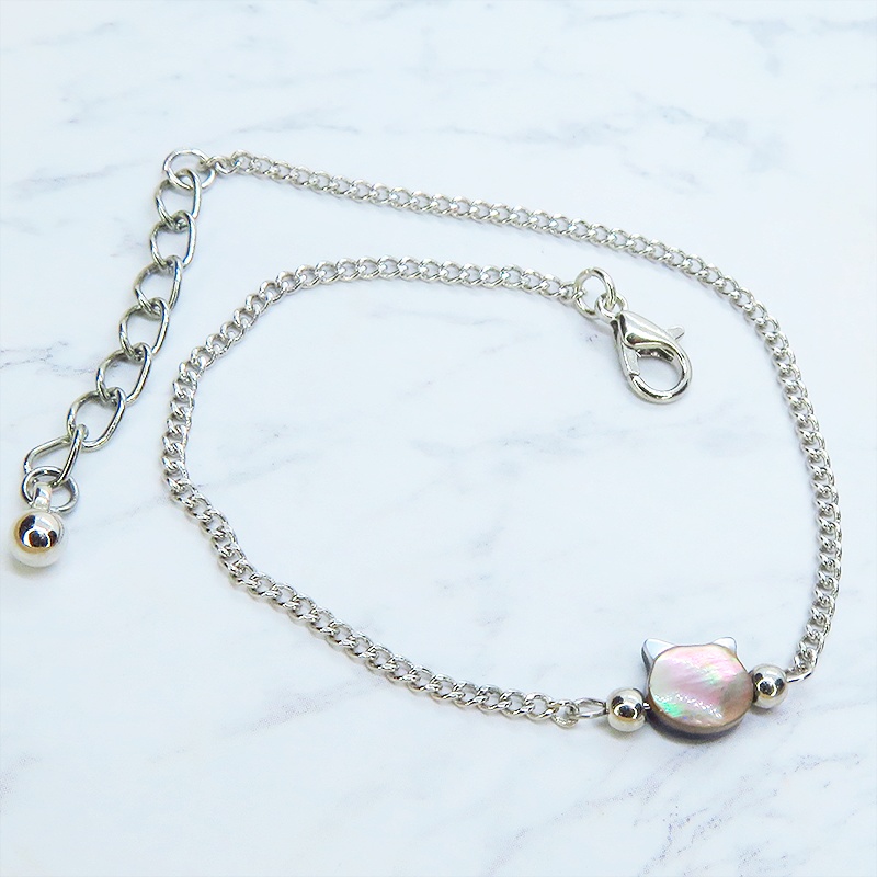 シルバーカラー 黒蝶貝(シェル)の猫モチーフのブレスレット アジャスター付 マザーオブパール