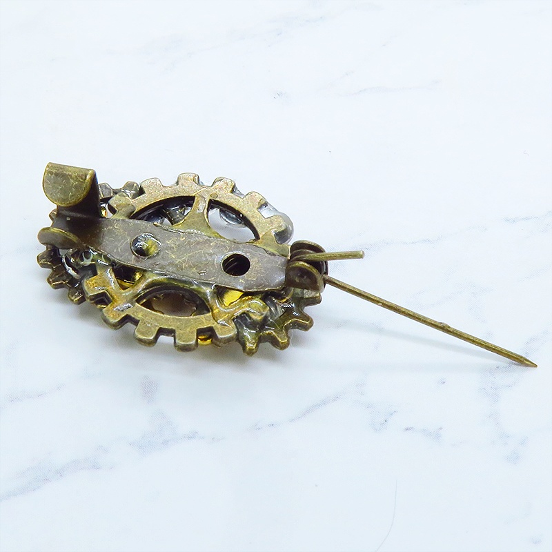 ゴールドカラー 歩く猫シルエットモチーフとラインストーンのスチームパンク風ブローチ ラインストーン バッジ