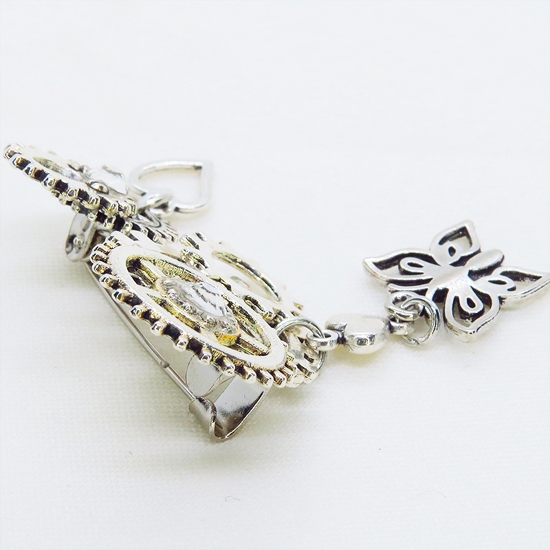 アンティークシルバー 蝶々と歯車を組合せたスチームパンク風ブローチ ハート ラインストーン