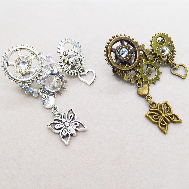 アンティークシルバー 蝶々と歯車を組合せたスチームパンク風ブローチ ハート ラインストーン