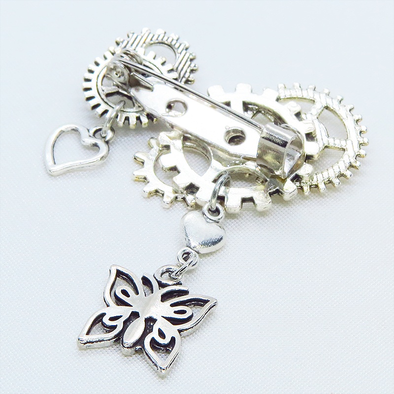 アンティークシルバー 蝶々と歯車を組合せたスチームパンク風ブローチ ハート ラインストーン
