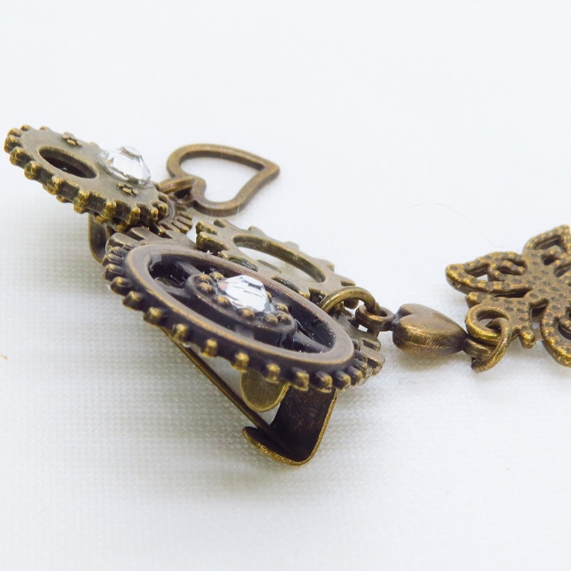 アンティークゴールド 蝶々と歯車を組合せたスチームパンク風ブローチ ハート ラインストーン