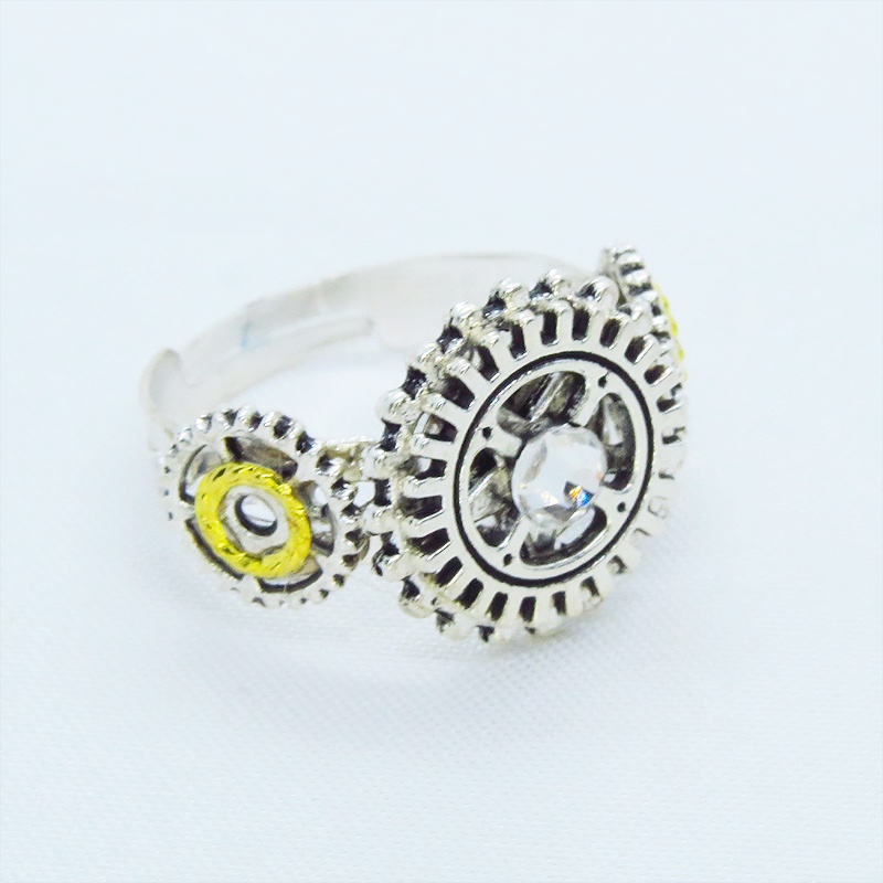 シルバーカラーリング ラインストーンに歯車を組合せたスチームパンク風リング 指輪 フリーサイズ