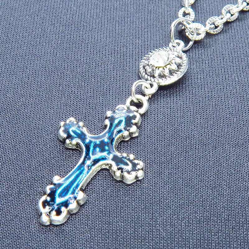 アンティークシルバー ブルーレジンのゴシック調ロザリオとラインストーンを組合せたペンダントネックレス