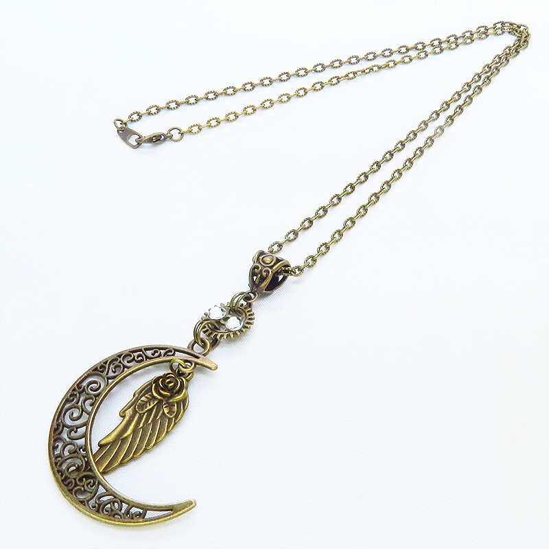 アンティークゴールド アラベスク調透かし入りの三日月と翼モチーフを組合せたネックレス 長さ調整可 アジャスター可
