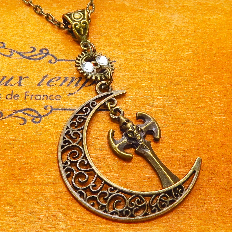 アンティークゴールド アラベスク調透かし入りの三日月と翼モチーフを組合せたネックレス 長さ調整可 アジャスター可