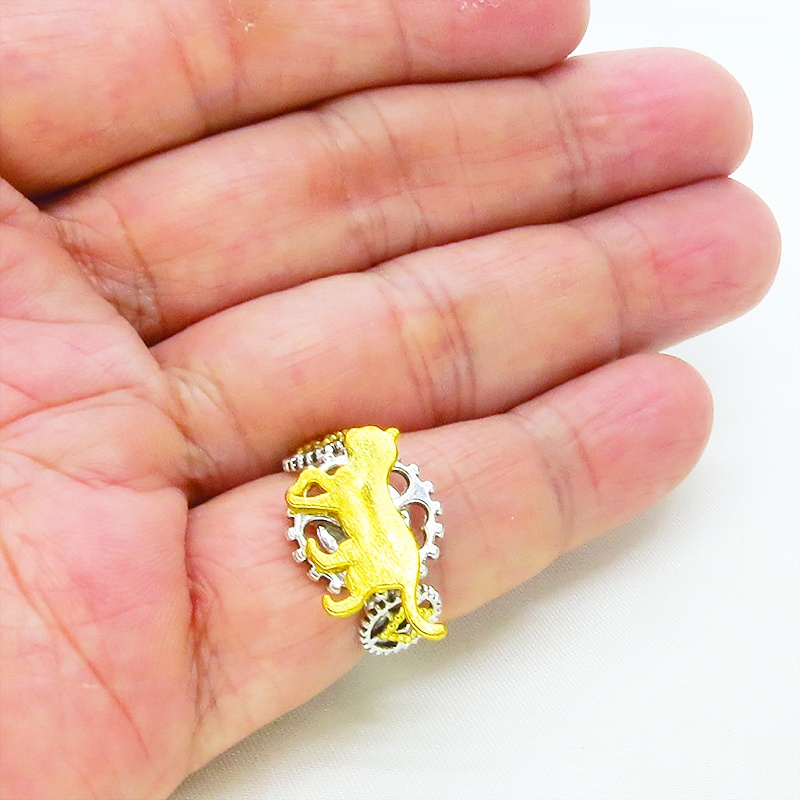 シルバーカラーリング 歩く猫シルエットモチーフに歯車を組合せたスチームパンク風リング 指輪 フリーサイズ