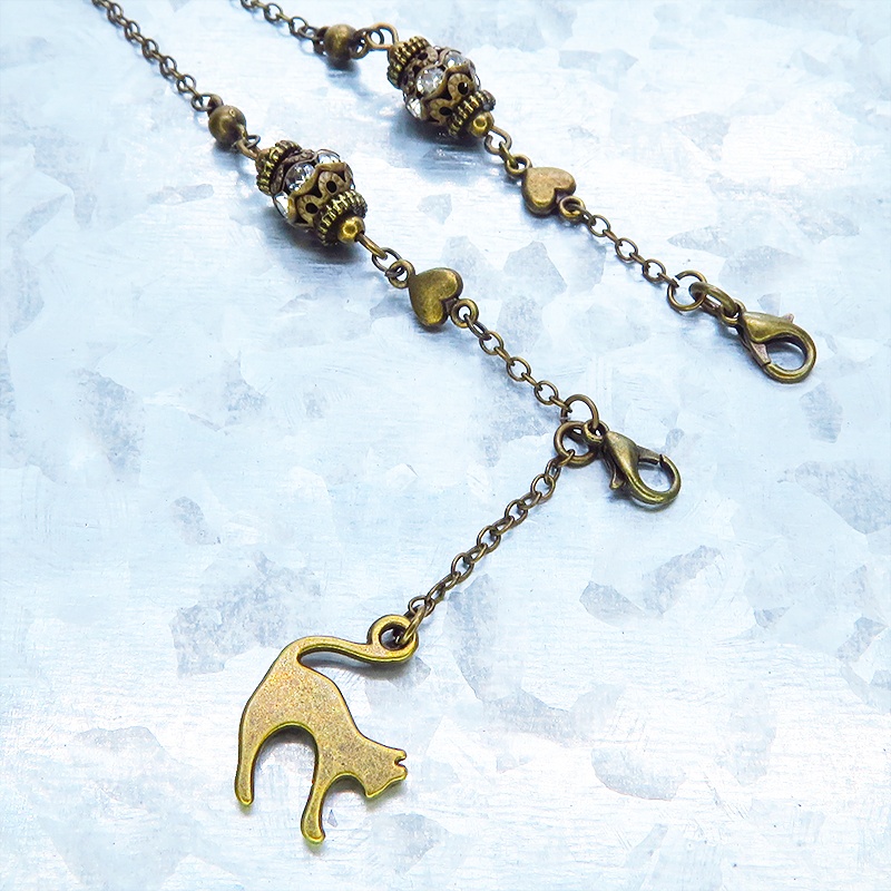アンティークゴールド 跳ね猫とメタルビーズのメガネチェーン&マスクチェーン 吊り下げ型 メガネ留め