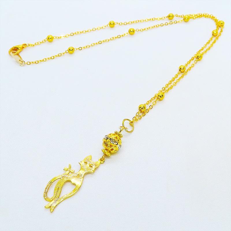 ラメ入りゴールドカラーのスマートな猫シルエットモチーフとメタルビーズのペンダントネックレス 長さ調整可