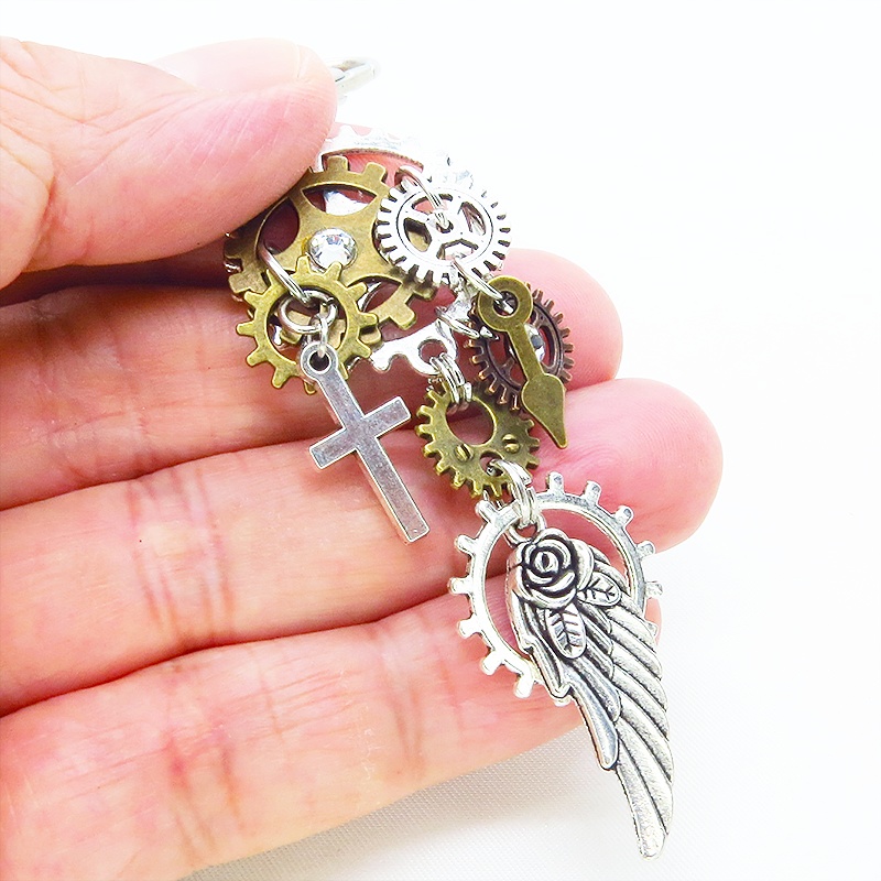アンティークシルバー 歯車と翼を組合せたスチームパンク風キーホルダー バッグチャーム 金具変更可