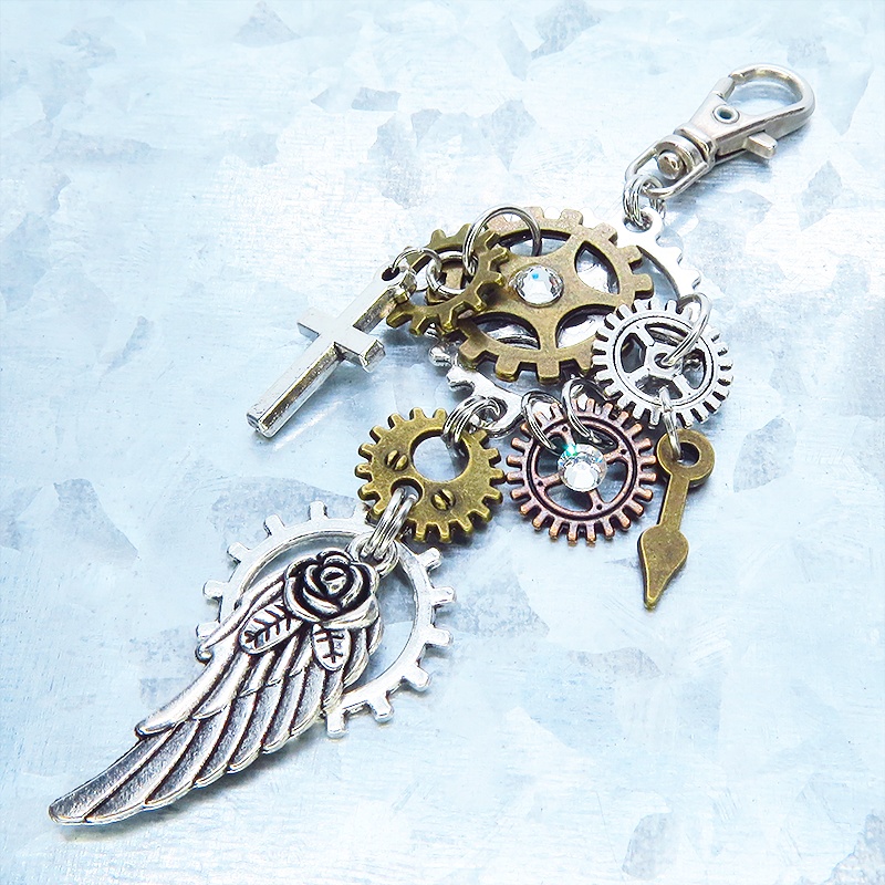 アンティークシルバー 歯車と翼を組合せたスチームパンク風キーホルダー バッグチャーム 金具変更可