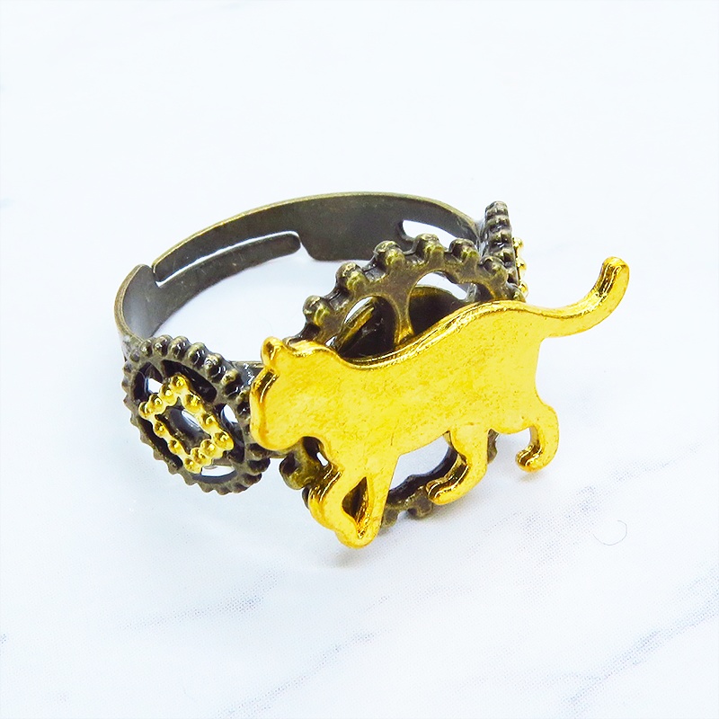 アンティークゴールドリング 歩く猫シルエットモチーフに歯車を組合せたスチームパンク風リング 指輪 フリーサイズ