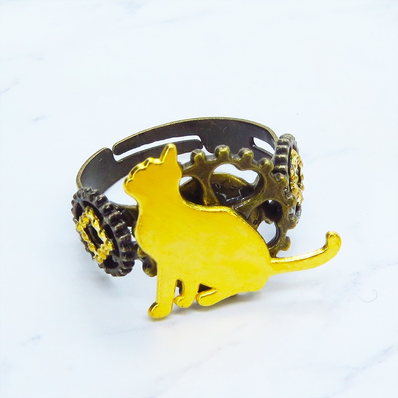 アンティークゴールドリング 見上げる猫シルエットモチーフに歯車を組合せたスチームパンク風リング 指輪 フリーサイズ