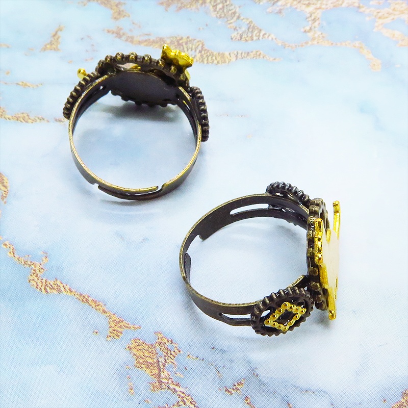 アンティークゴールドリング 見上げる猫シルエットモチーフに歯車を組合せたスチームパンク風リング 指輪 フリーサイズ