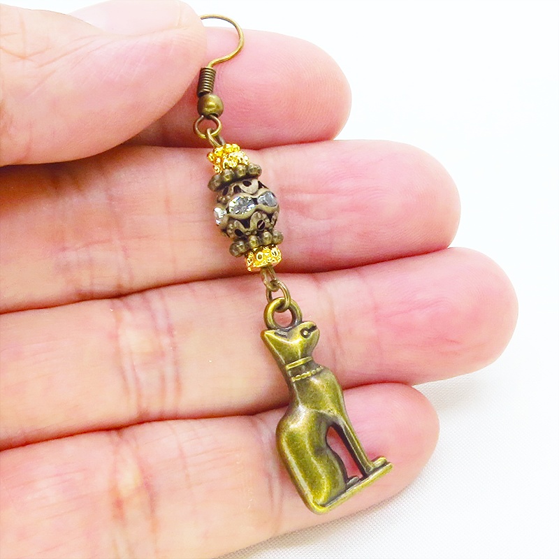 バステト 猫の女神 アンティークゴールド メタルビーズと組合せたオリエンタル調アシンメトリーピアス