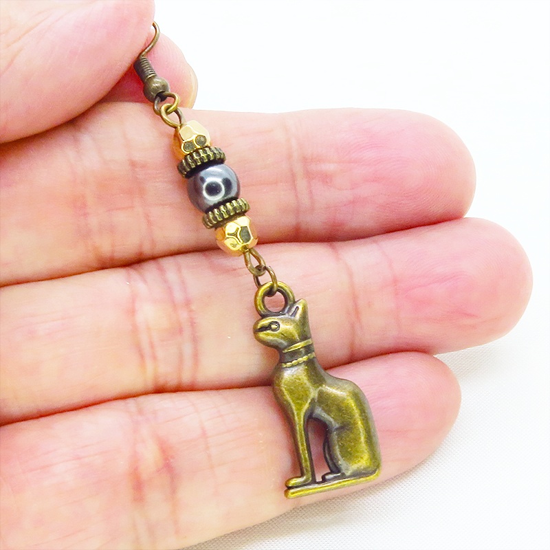 バステト 猫の女神 アンティークゴールド メタルビーズと組合せたオリエンタル調アシンメトリーピアス