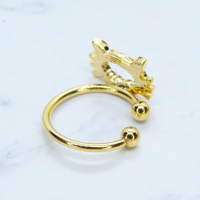 ゴールドカラー 猫フェイスモチーフのかわいいイヤーカフ(左耳用) ラインストーン(クリアカラー)