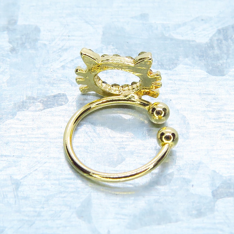 ゴールドカラー 猫フェイスモチーフのかわいいイヤーカフ(左耳用) ラインストーン(ブラック)