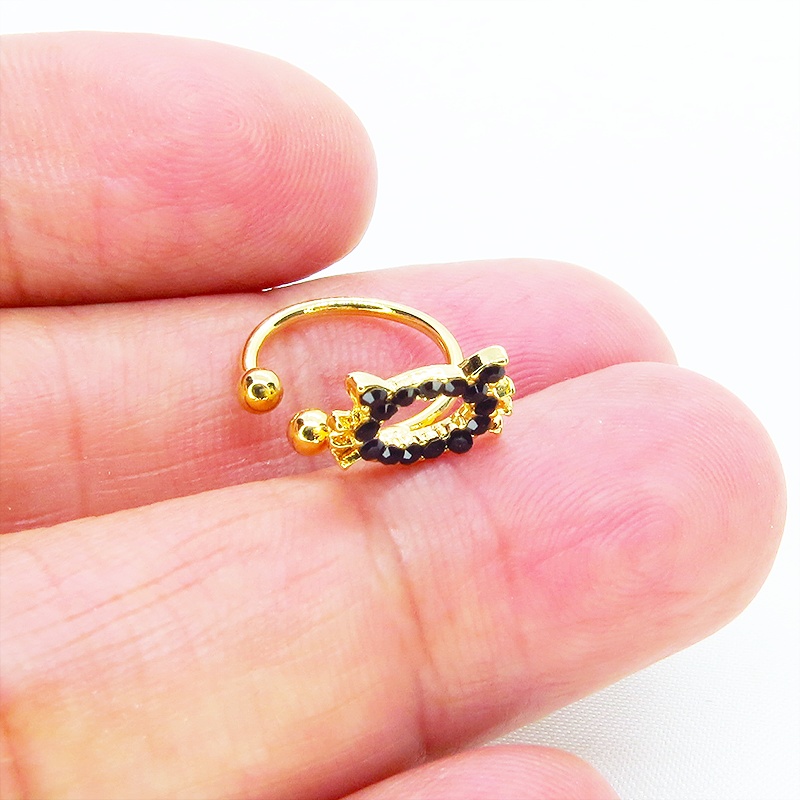 ゴールドカラー 猫フェイスモチーフのかわいいイヤーカフ(左耳用) ラインストーン(ブラック)