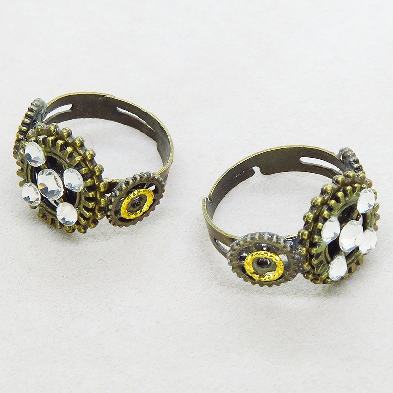 アンティクゴールドリング ラインストーンを散りばめた歯車のスチームパンク風リング 指輪 フリーサイズ