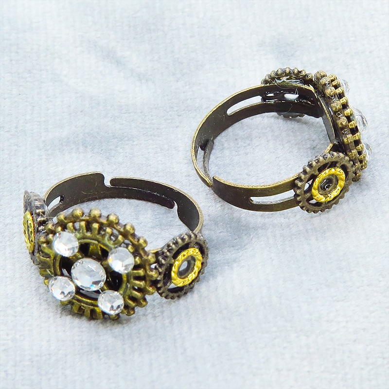 アンティクゴールドリング ラインストーンを散りばめた歯車のスチームパンク風リング 指輪 フリーサイズ