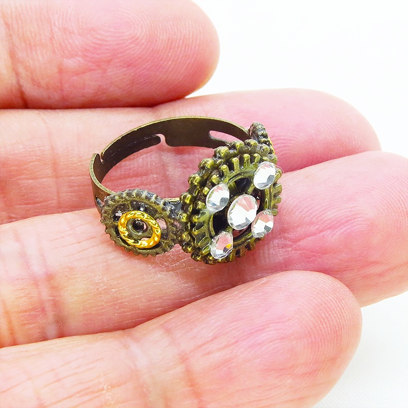 アンティクゴールドリング ラインストーンを散りばめた歯車のスチームパンク風リング 指輪 フリーサイズ